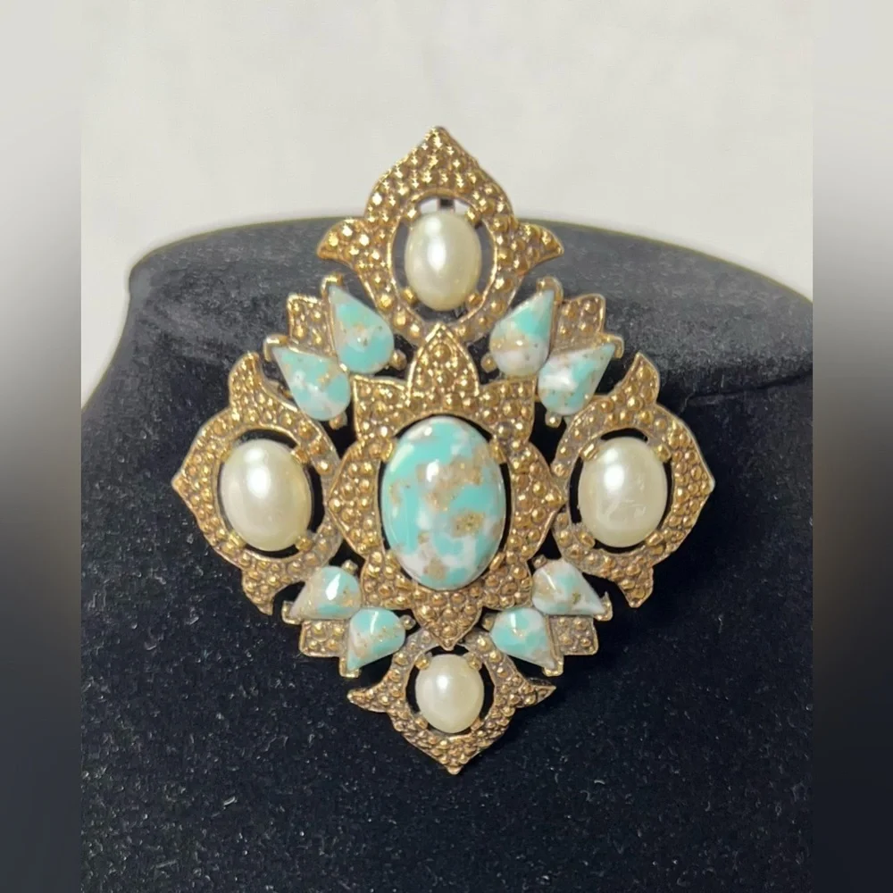 Vintage Sarah Coventry Remembrance Goldtone Faux Turquoise and Pearl Brooch